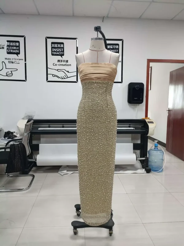 Robe bustier dorée élégante et scintillante : Éclat – Image 4