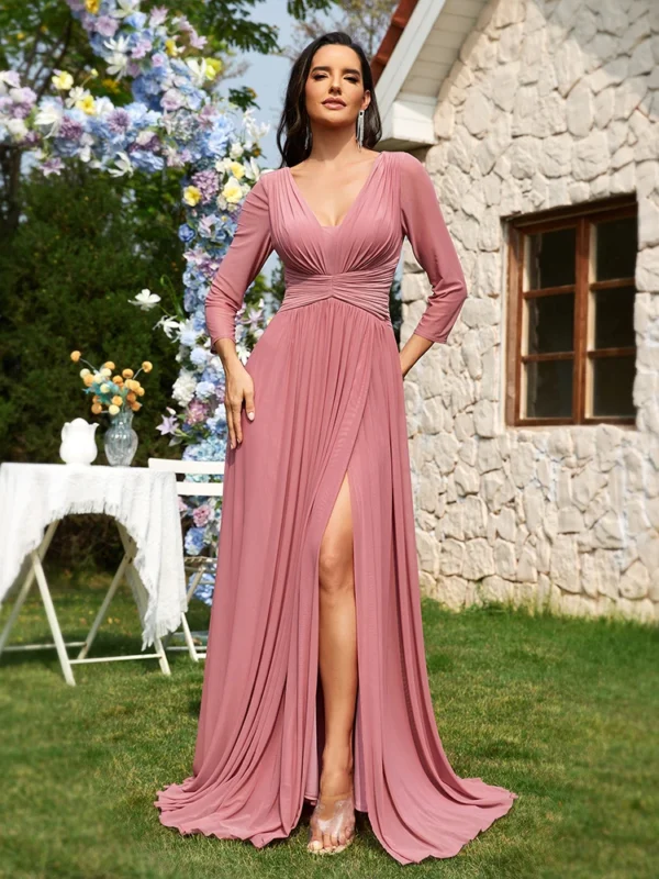 Robe plissée rose poudré avec décolleté en V : Éloïse