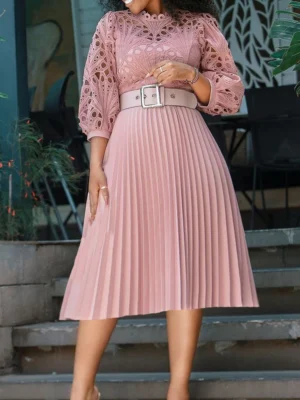 Robe mi-longue rose poudré avec dentelle et manches bouffantes : Olivia