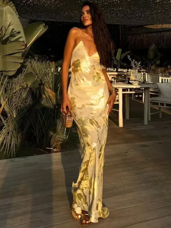 Robe longue imprimée dorée : Élégance Intemporelle