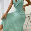 Robe cocktail vert d’eau avec col drapé : Elara – Image 3