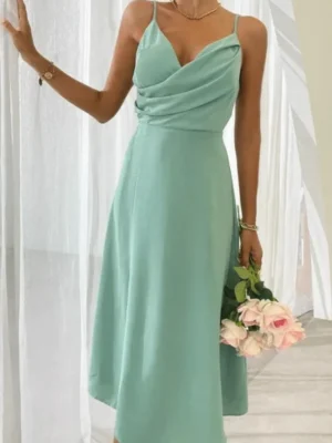 Robe cocktail vert d’eau avec col drapé : Elara