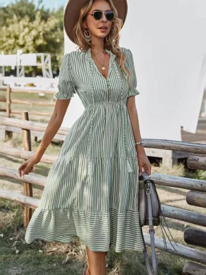 Robe midi vert sauge avec col en V : Clara