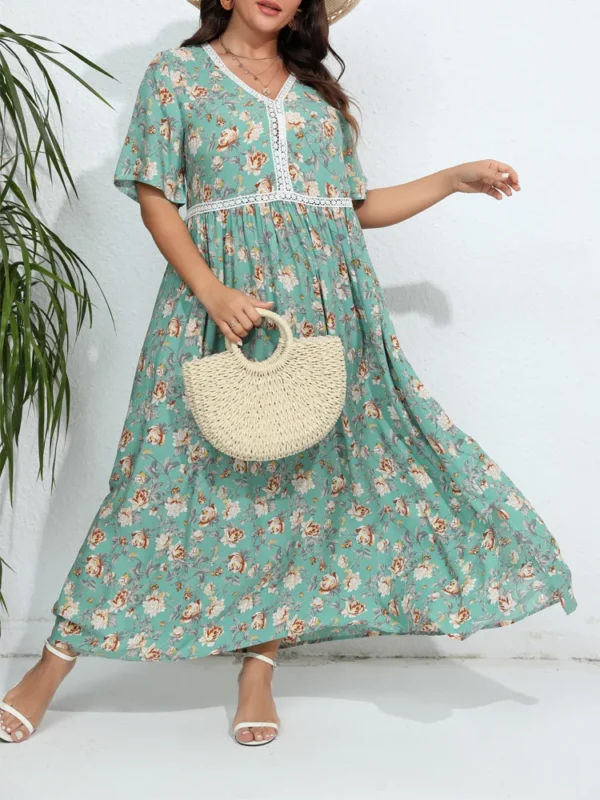 Robe fleurie verte grande taille avec manches courtes : Aurora – Image 6