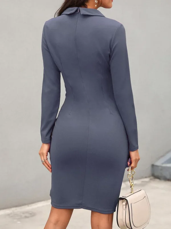 Robe tailleur chic noire à manches longues avec boutons dorés : Élise – Image 5