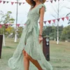 Robe portefeuille vert sauge fleurie : Élodie – Image 3