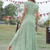 Robe portefeuille vert sauge fleurie : Élodie – Image 6