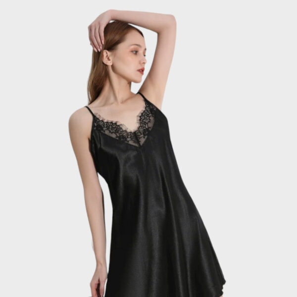 Fond de robe dentelle noir en satin : sous-vêtement sexy avec décolleté en dentelle et bretelles fines – Image 2