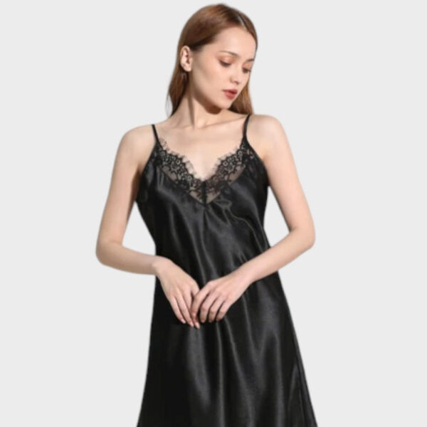 Fond de robe dentelle noir en satin : sous-vêtement sexy avec décolleté en dentelle et bretelles fines – Image 4