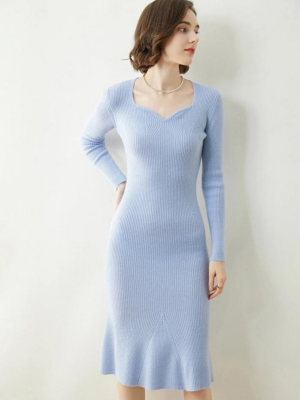 Robe bleu clair en tricot à manches longues pour l'hiver