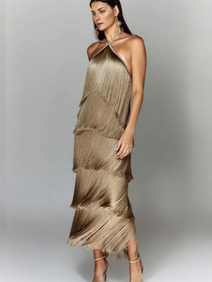 Robe de soirée droite beige doré à franges et dos nu avec bretelles fines