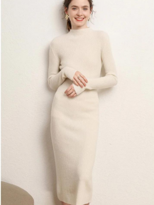 Robe d'hiver en cachemire crème à col montant et manches longues
