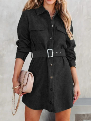Robe droite en velours avec ceinture et boutons, manches longues et poches poitrine