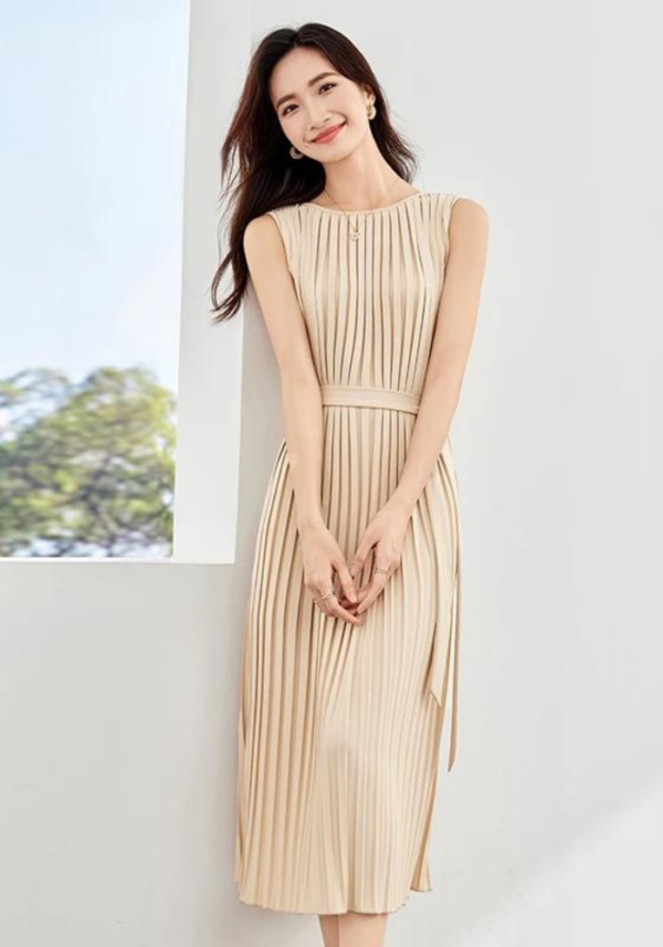 Robe droite verte plissée sans manches avec ceinture midi – Image 7