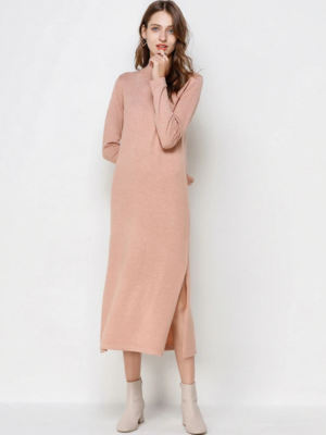 Robe en laine hiver : robe beige rosé à manches longues avec ouverture latérale, coupe longue jusqu'aux chevilles
