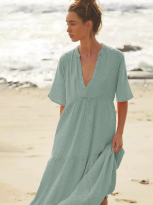 Robe gaze de coton bleu ciel pour femme à manches courtes et encolure en V