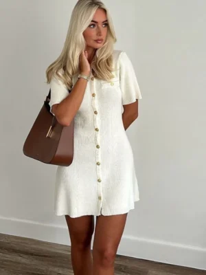 Robe courte blanche élégante coupe ajustée avec boutons et style tendance